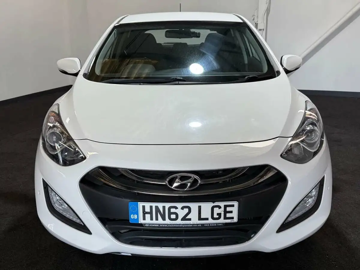 2012-hyundai-i30-16td-style-110ps-auto-big-8