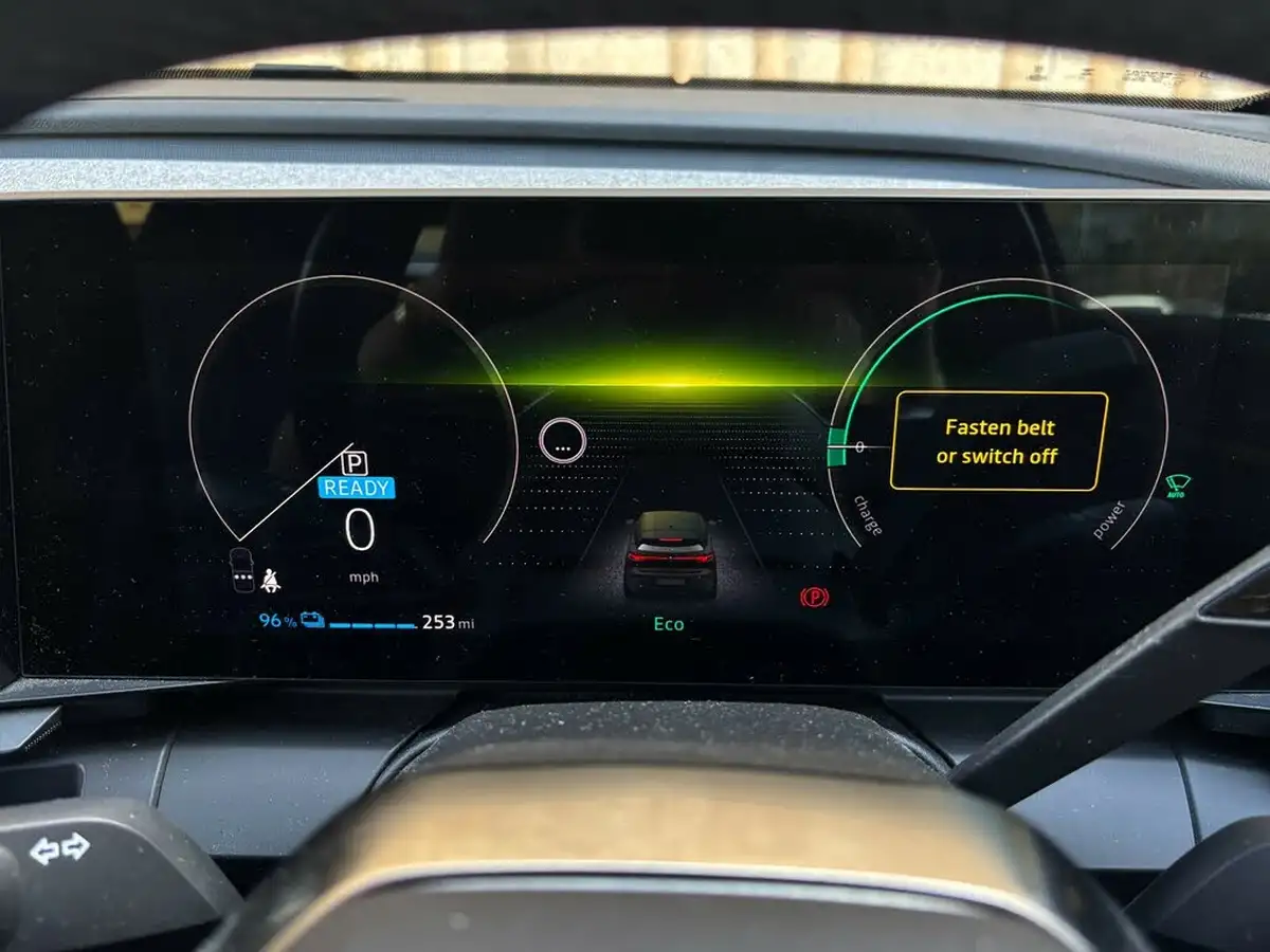2022-renault-megane-e-tech-e-equilibre-big-17