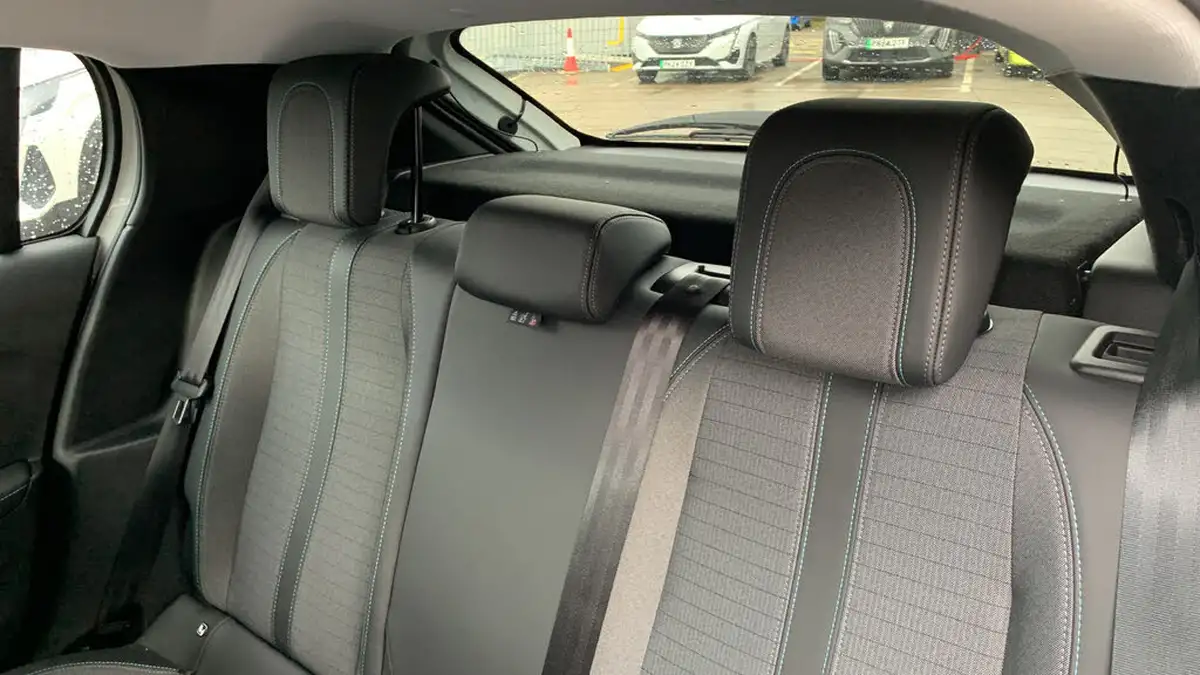 2022-peugeot-208-12-puretech-allure-premium-100ps-big-21