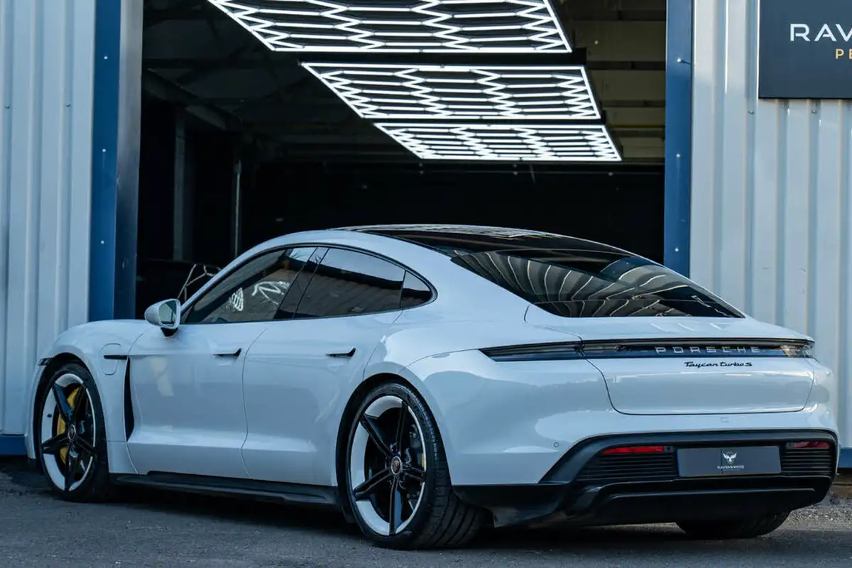 2020-porsche-taycan-e-turbo-s-big-1