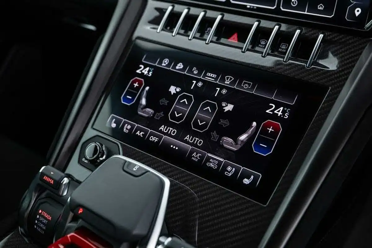 2024-lamborghini-urus-40-no-trim-big-10