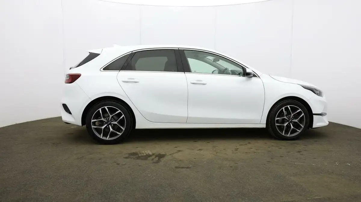2022-kia-ceed-15-t-gdi-3-hatchback-big-45
