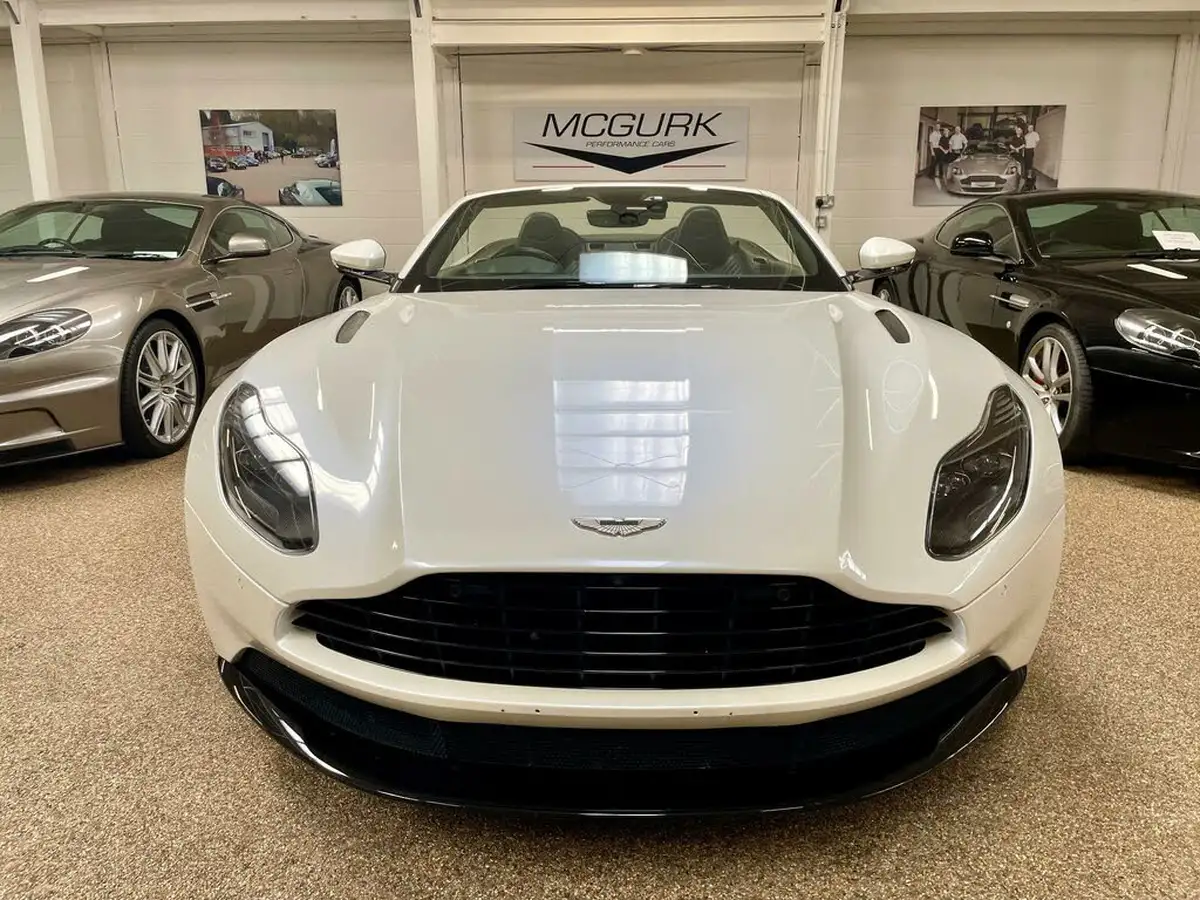 2019-aston-martin-db11-40-v8-big-4