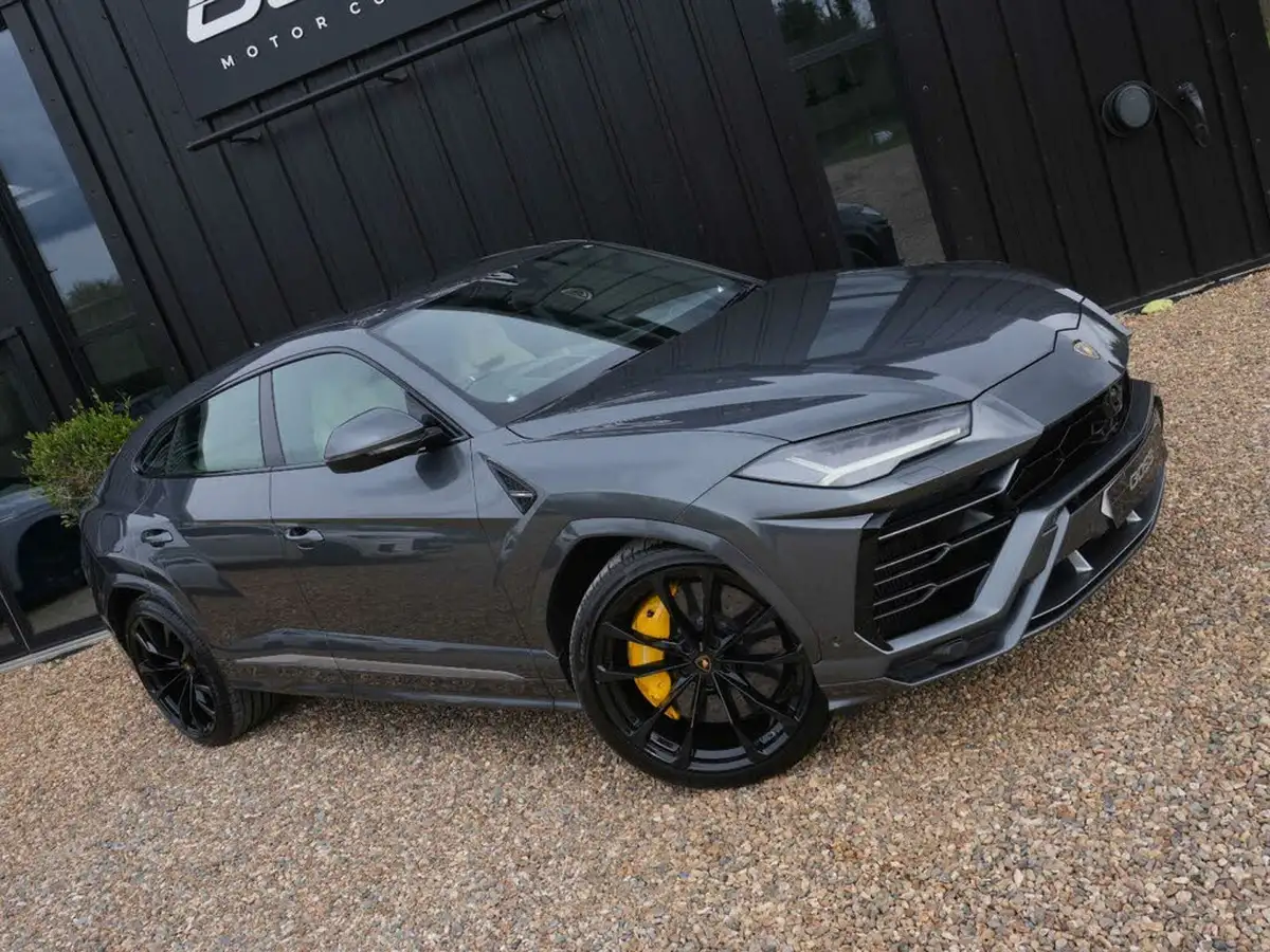 2019-lamborghini-urus-40-no-trim-big-6