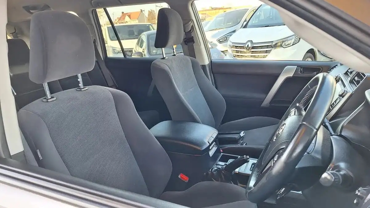 2018-toyota-land-cruiser-28d-4d-active-7st-auto-big-14