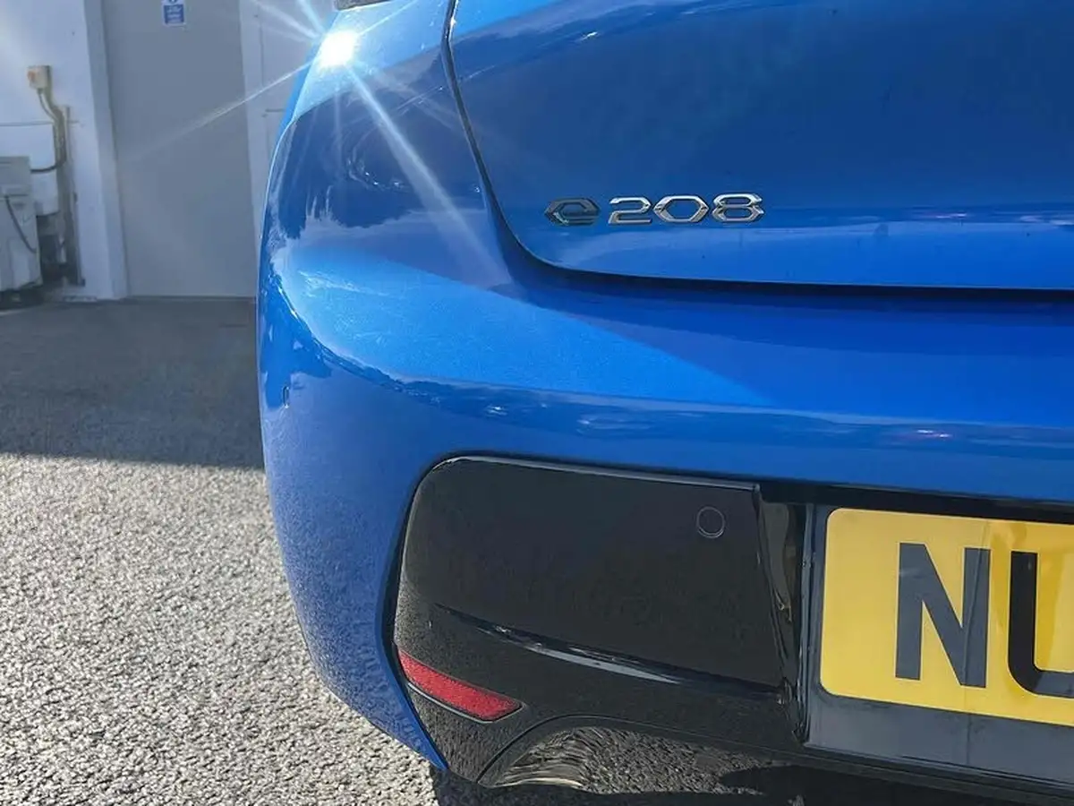 2020-peugeot-208-e-gt-line-big-11