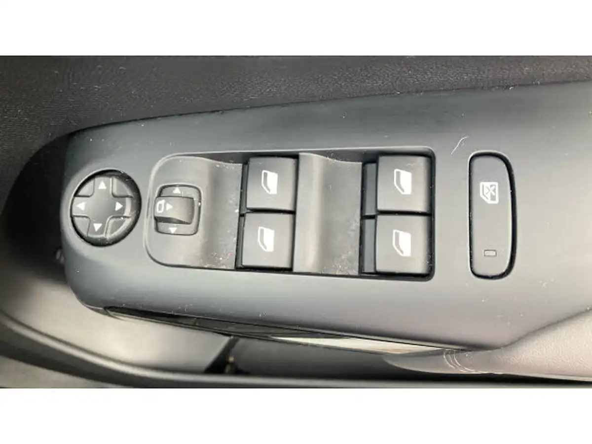 2022-citroen-c5-aircross-15bluehdi-shine-ss-big-24