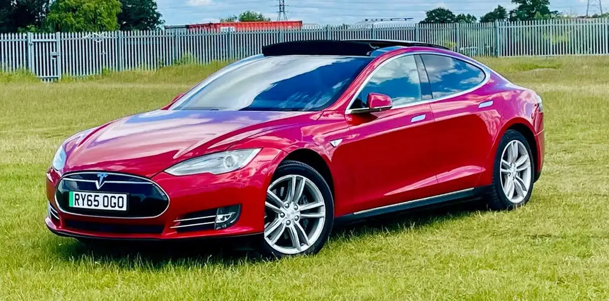 2015-tesla-model-s-e-p85d-nav-big-0