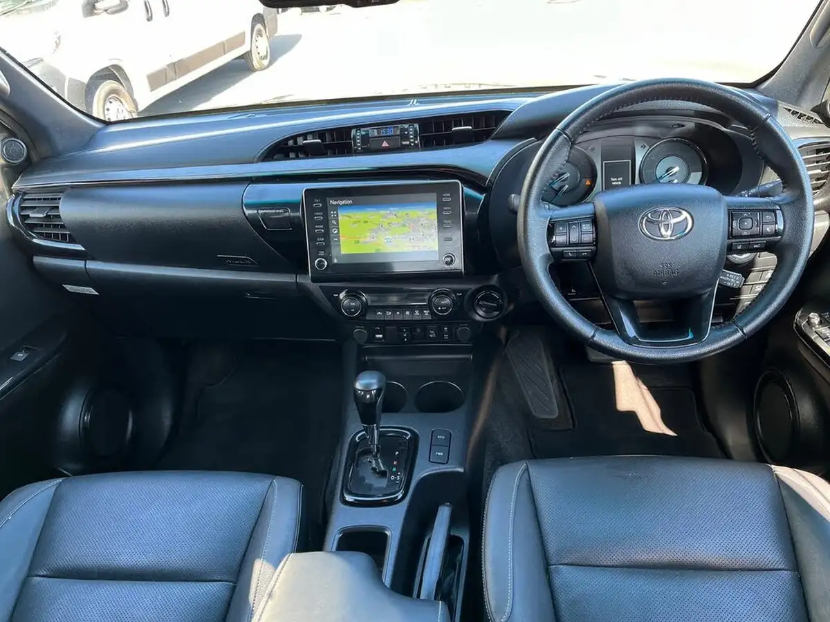 2023-toyota-hi-lux-28d-4d-invincible-x-2754cc-auto-big-21