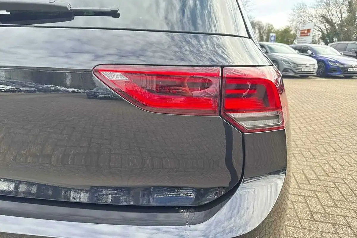 2023-volkswagen-golf-15-tsi-style-edition-130ps-big-18