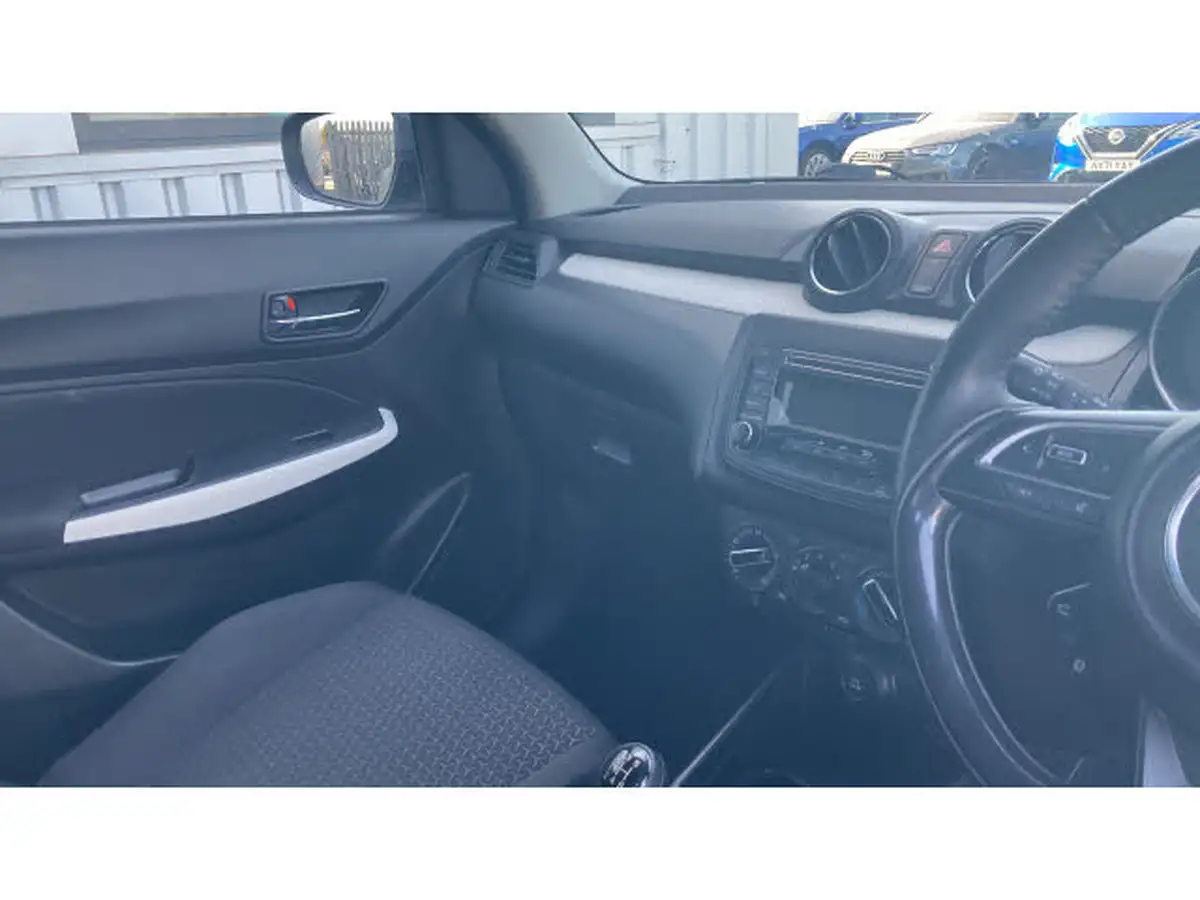 2019-suzuki-swift-12-dualjet-attitude-big-13