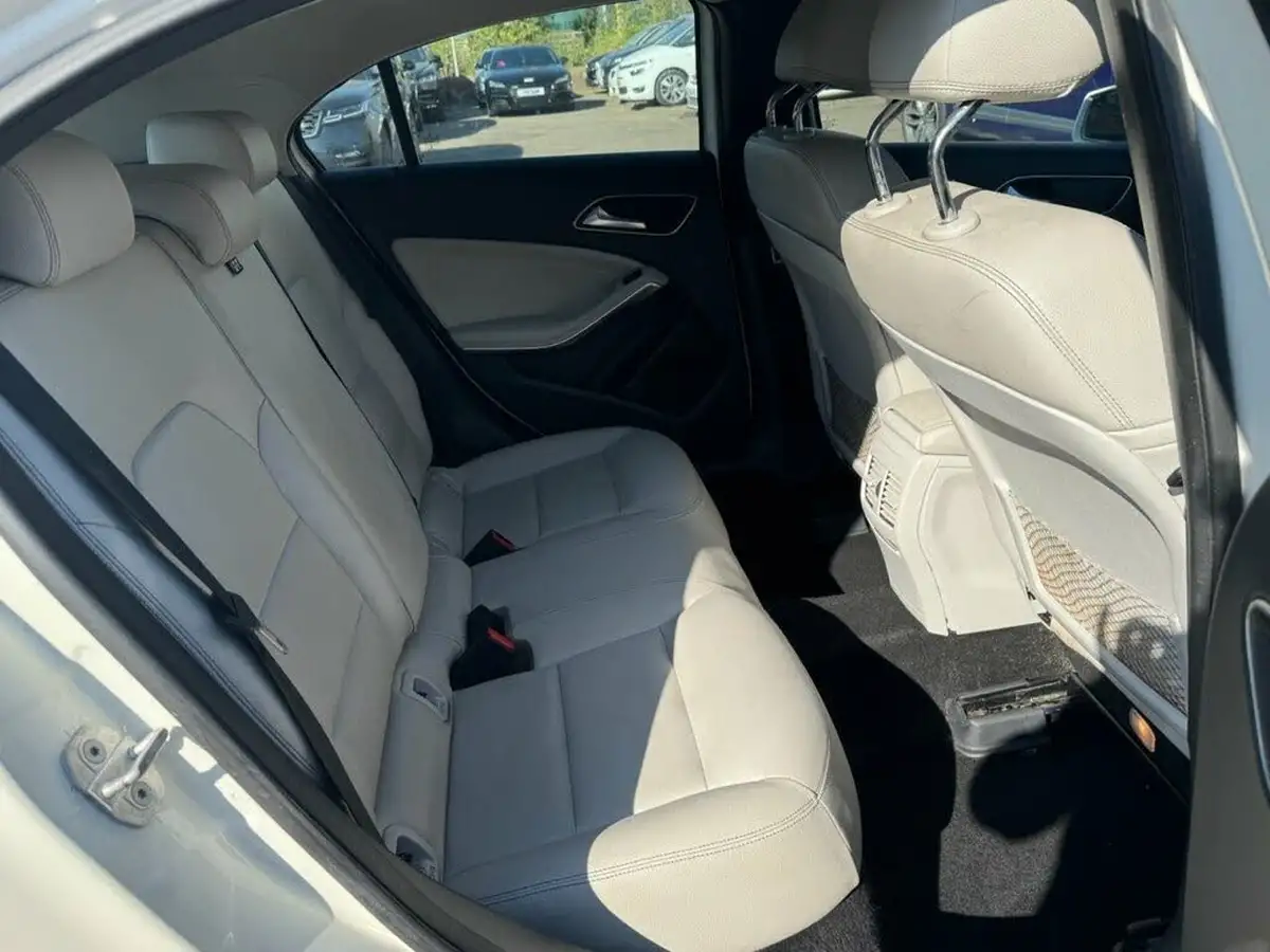 2016-mercedes-benz-a-class-15d-a180d-sport-ss-big-25