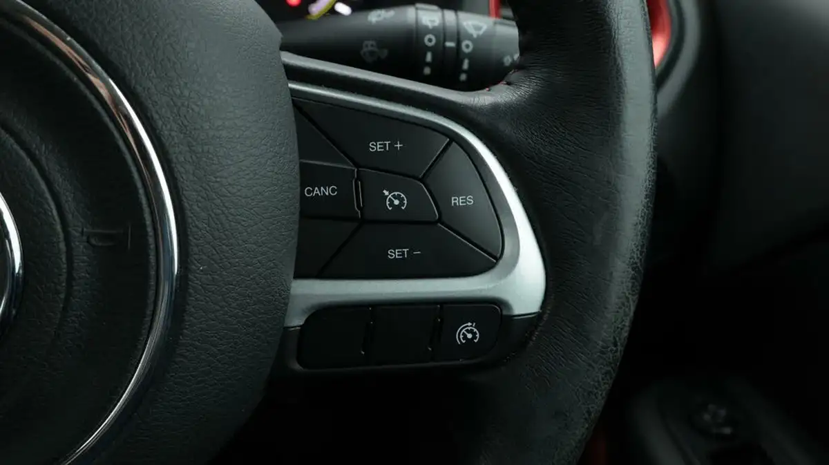 2021-jeep-renegade-13-gse-trailhawk-phev-big-26