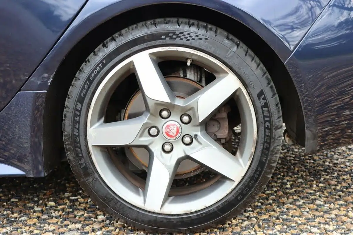 2015-jaguar-xe-20td-r-sport-180ps-auto-big-23