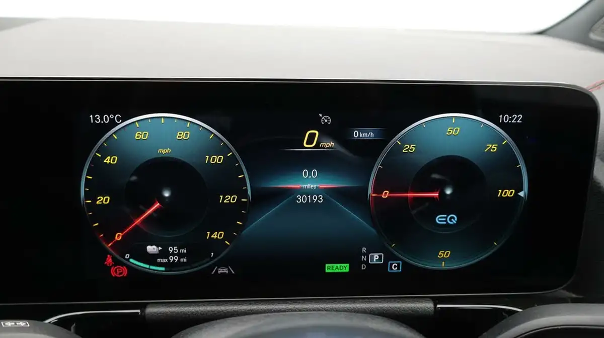 2022-mercedes-benz-eqa-e-eqa-250-amg-line-big-10