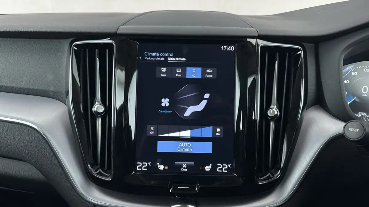 2020-volvo-xc60-20-b5-momentum-big-23