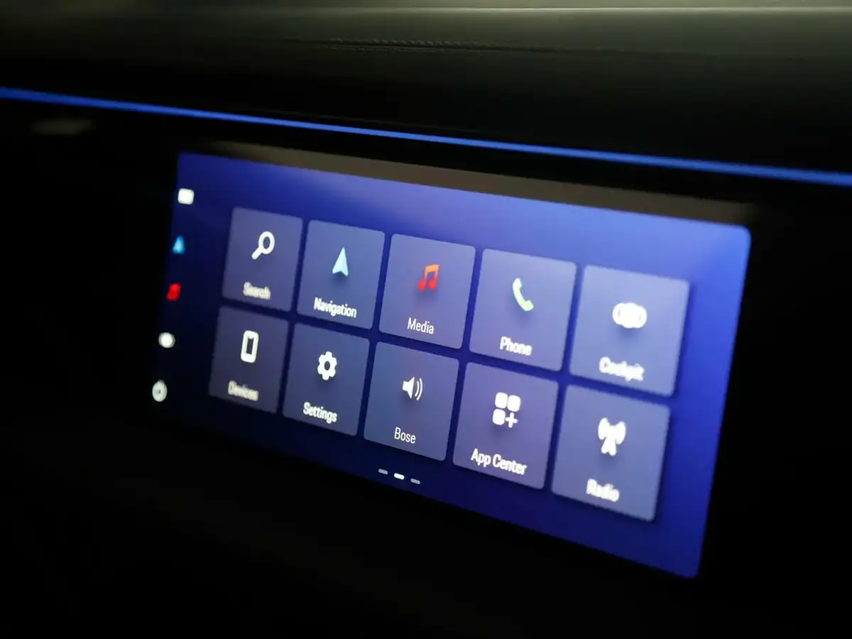 2025-porsche-macan-e-4-electric-big-17