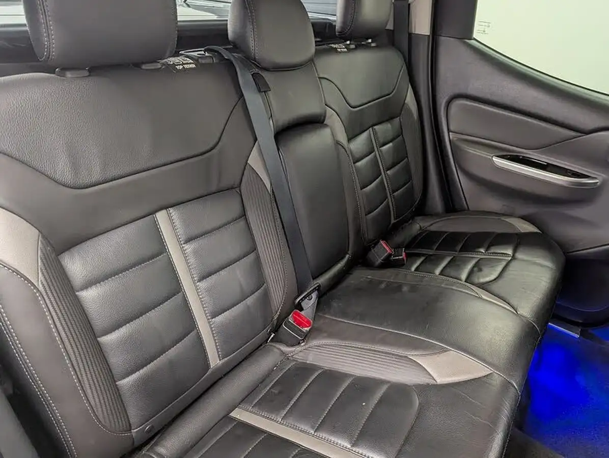 2018-mitsubishi-l200-24di-d-barbarian-sda-auto-big-14