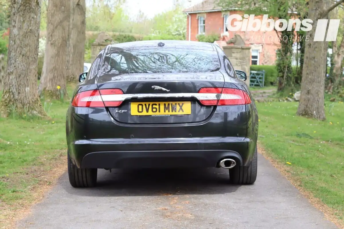 2011-jaguar-xf-22td-luxury-big-11