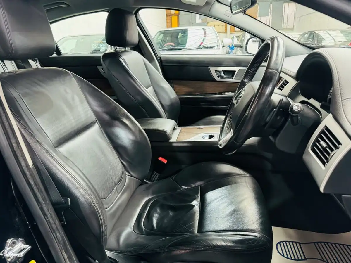2014-jaguar-xf-22td-luxury-163ps-saloon-4d-big-10