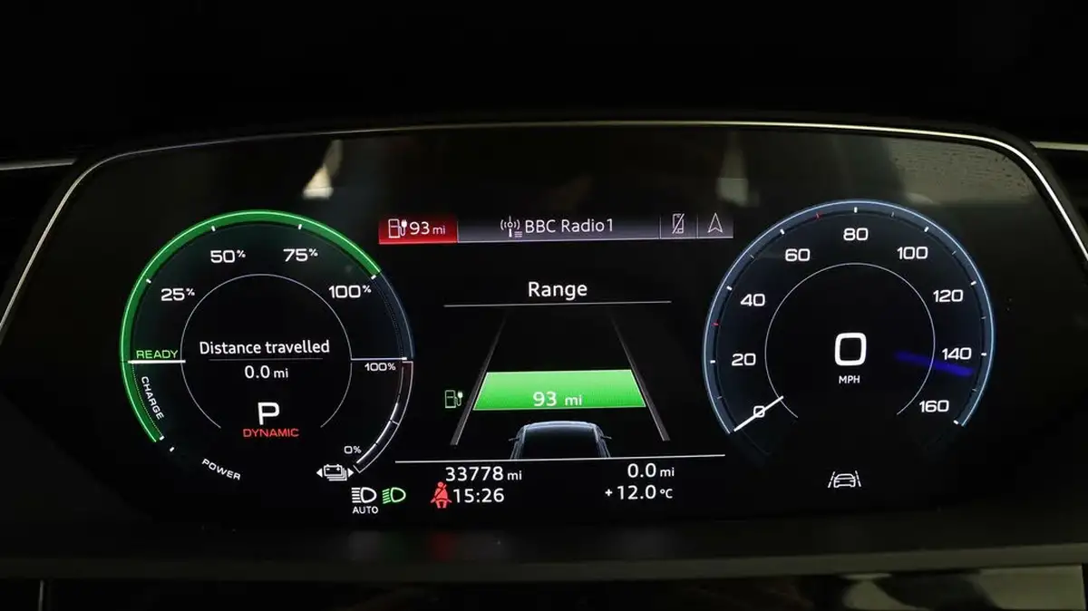 2021-audi-e-tron-50e-technik-station-wagon-big-9