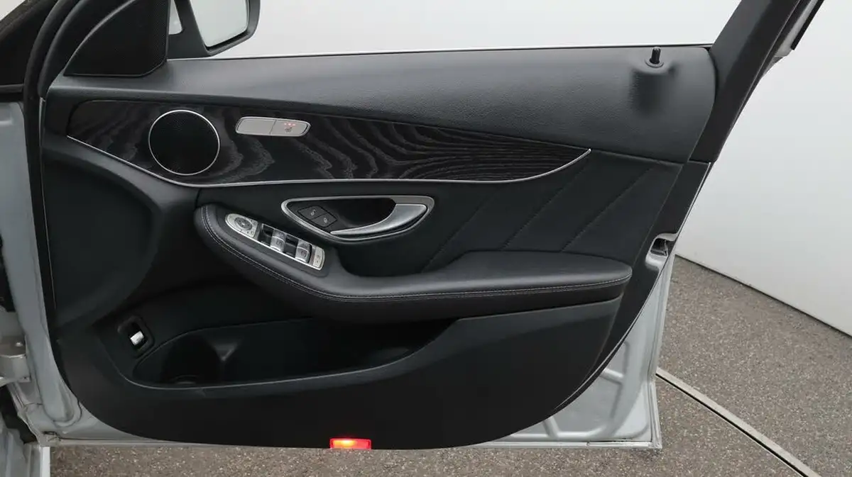 2020-mercedes-benz-c-class-20-c300-amg-line-edition-saloon-4d-big-15