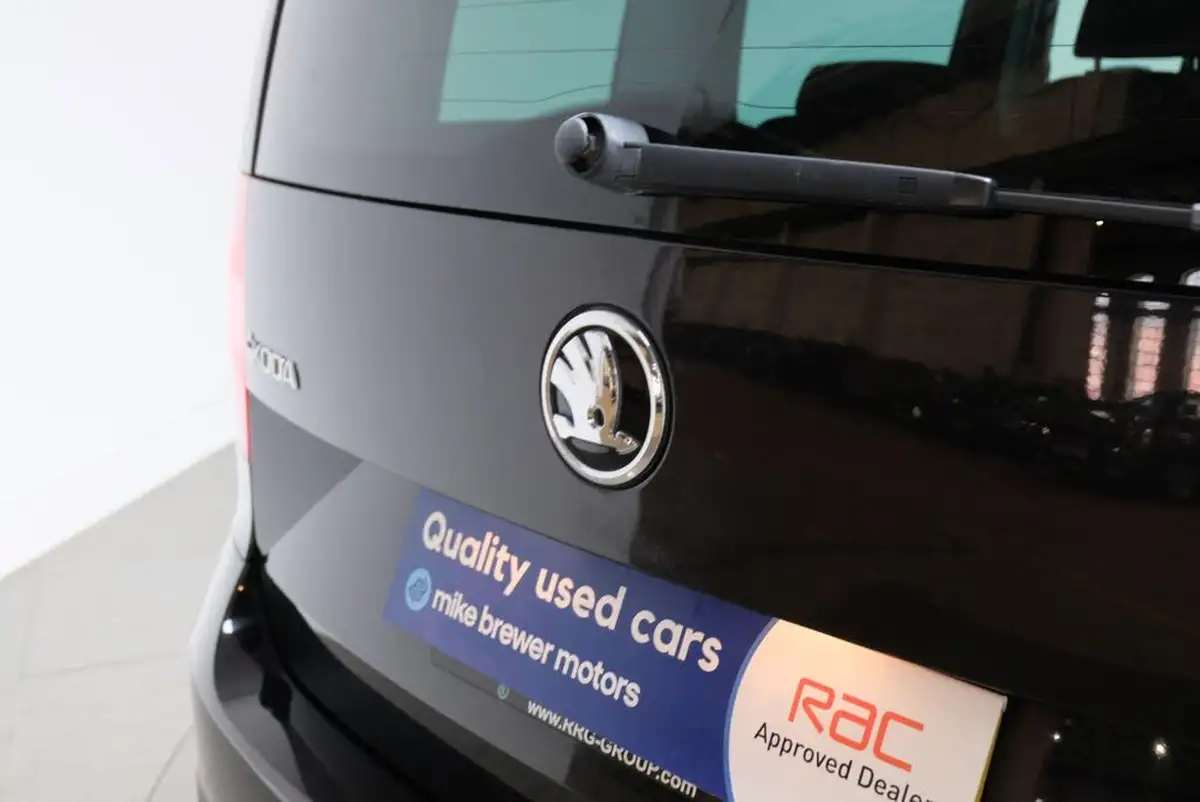 2015-skoda-yeti-20tdi-black-edition-dsg-big-45