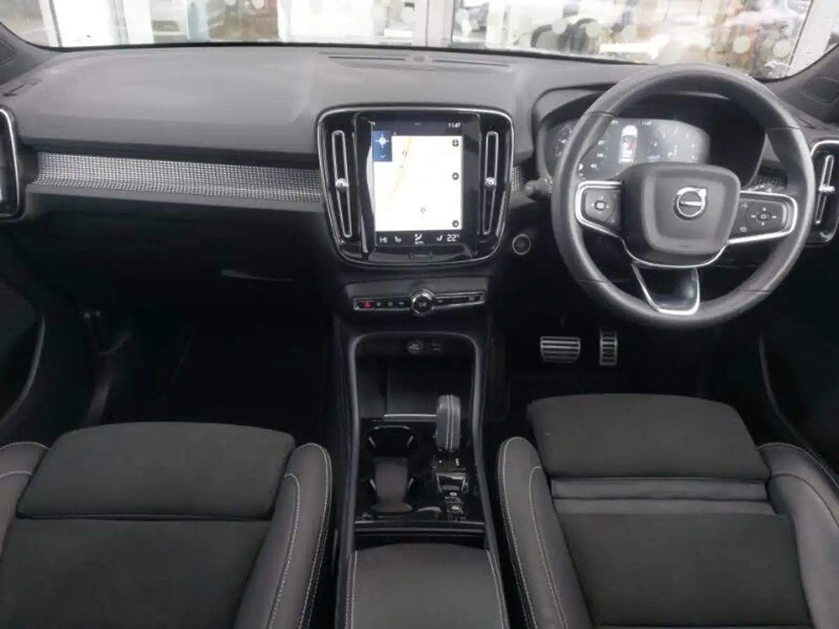 2022-volvo-xc40-15-t3-r-design-auto-big-2