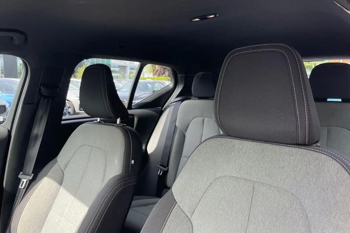 2022-volvo-xc40-20-b3-plus-big-27