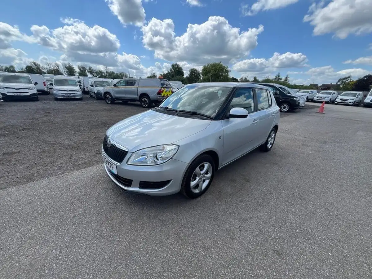 2013-skoda-fabia-12-se-70bhp-hatchback-1198cc-big-2
