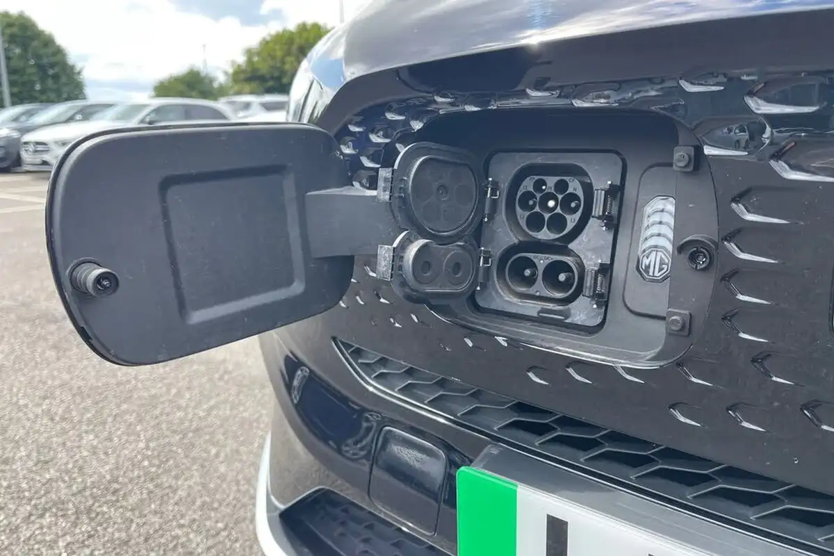 2024-mg-zs-suv-e-trophy-connect-ev-156ps-long-range-big-39