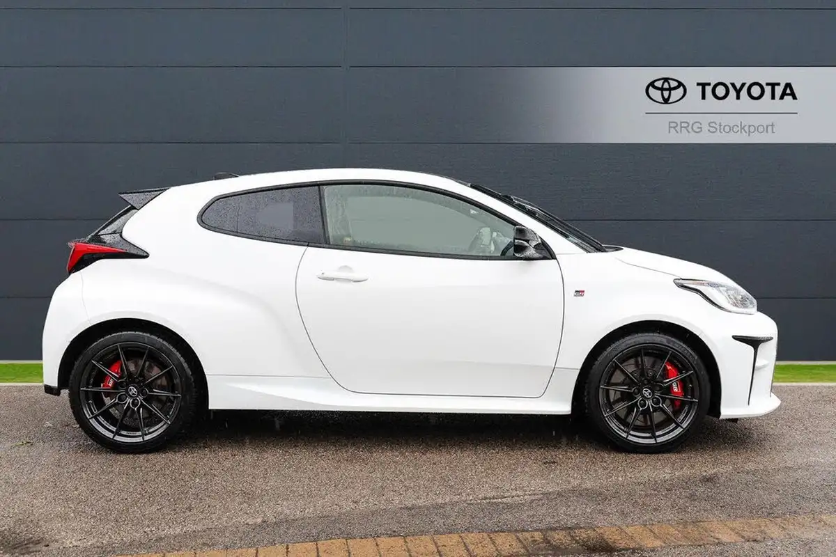 2021-toyota-yaris-16-gr-circuit-pack-big-15