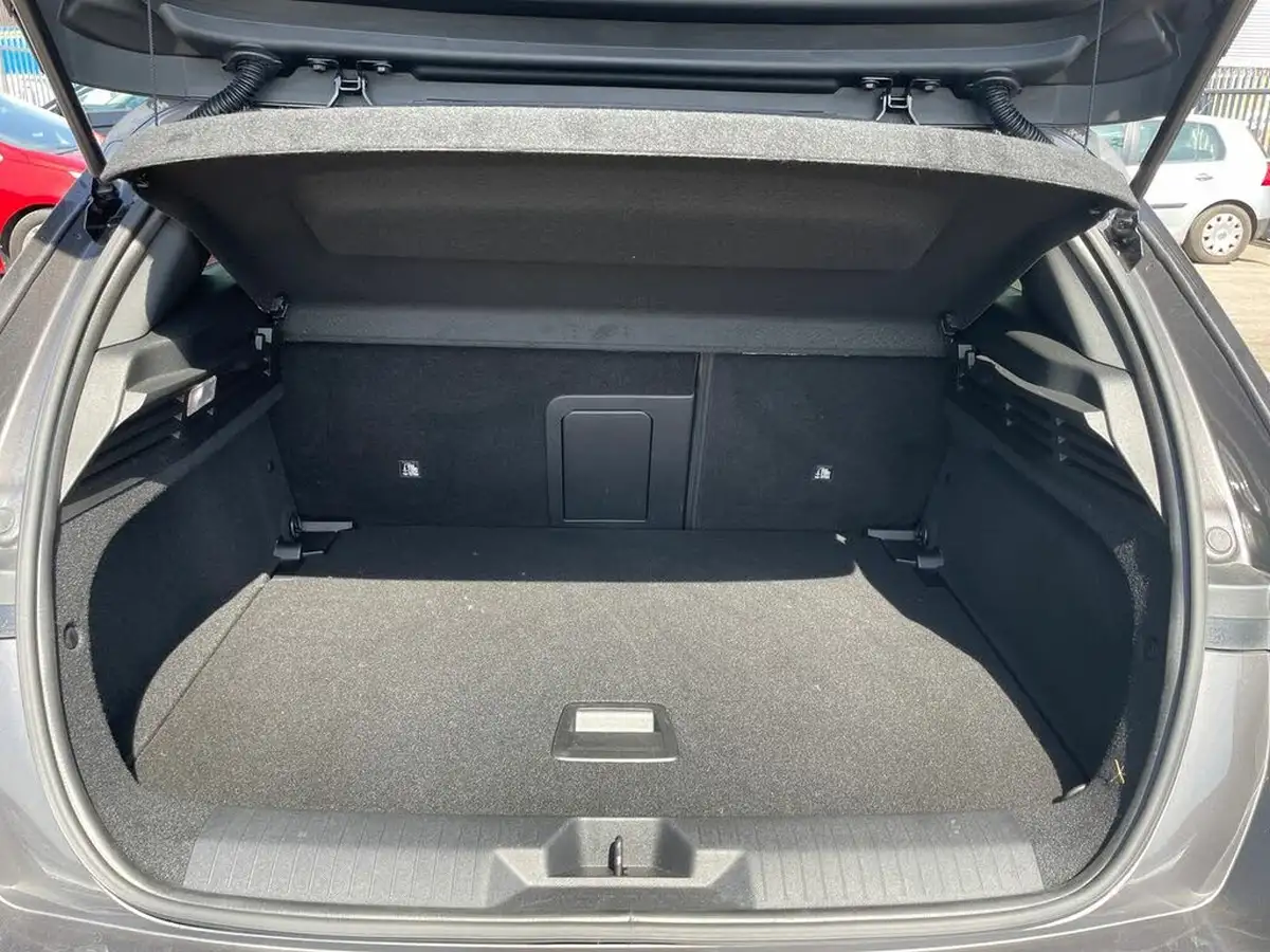 2023-vauxhall-astra-12-turbo-gs-hatchback-big-11