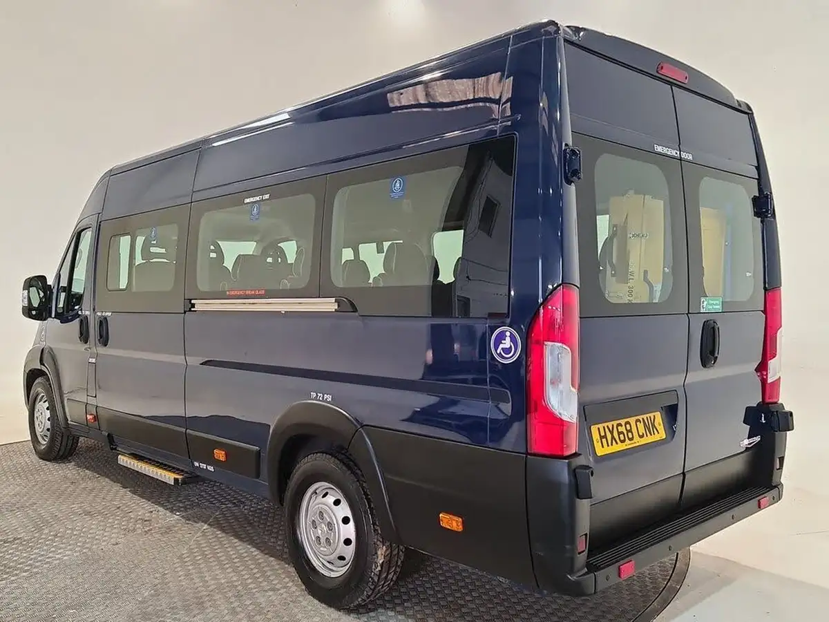 2018-peugeot-boxer-20-bluehdi-440-l4-h2-130-window-big-3