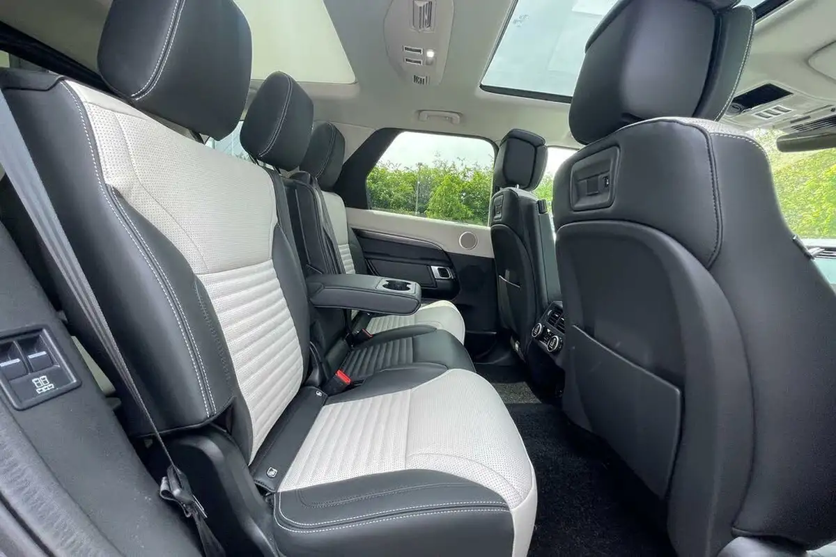 2025-land-rover-discovery-30-d350-metropolitan-edition-big-44