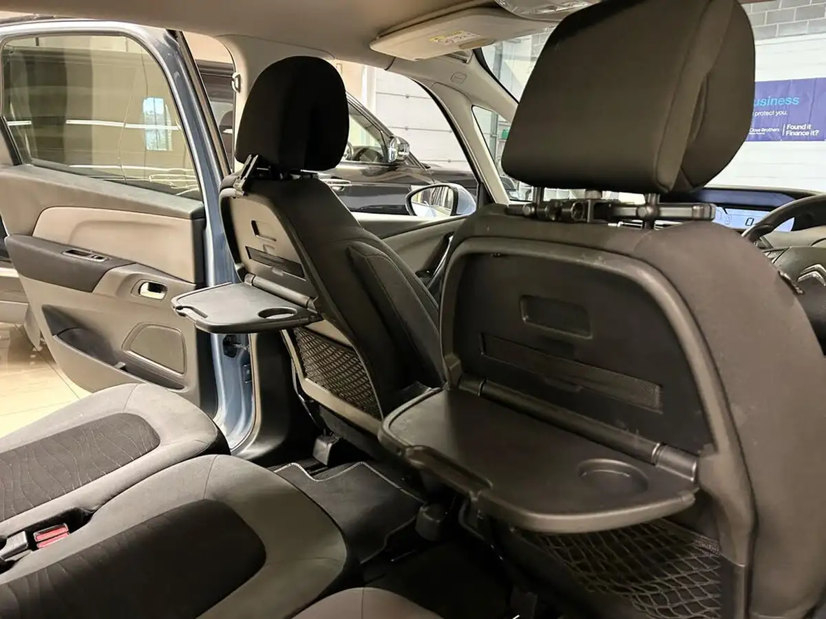 2015-citroen-c4-picasso-16bluehdi-vtr-100ps-big-19