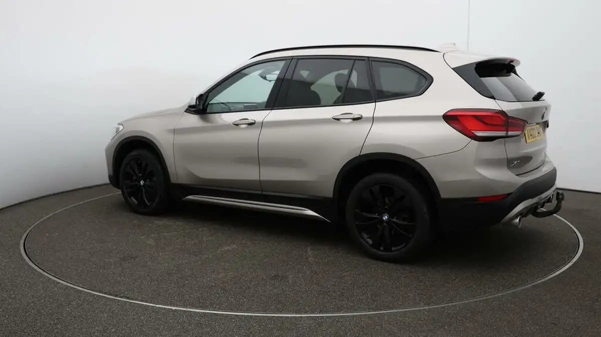 2022-bmw-x1-20td-sdrive18d-sport-big-37