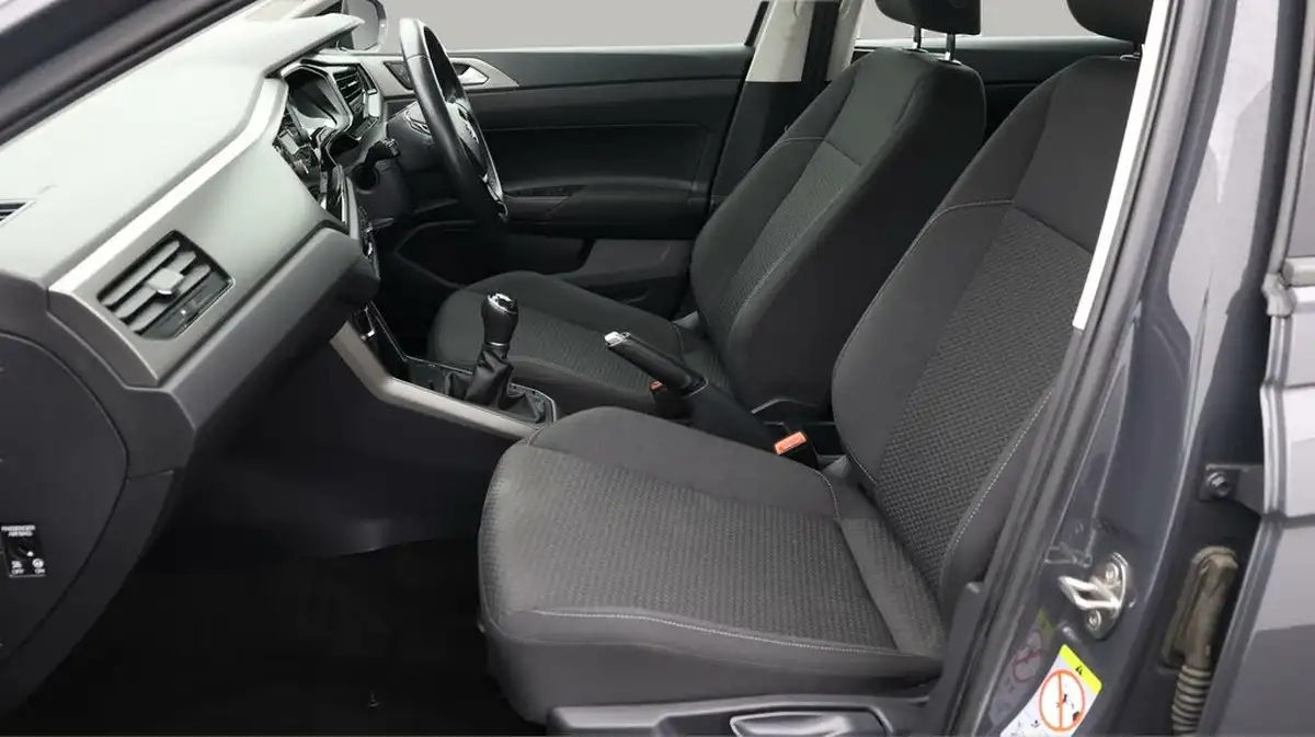 2018-volkswagen-polo-10-se-65ps-big-14