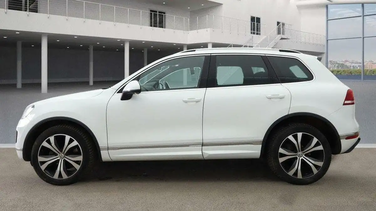 2017-volkswagen-touareg-30tdi-r-line-262ps-ss-2967cc-big-4