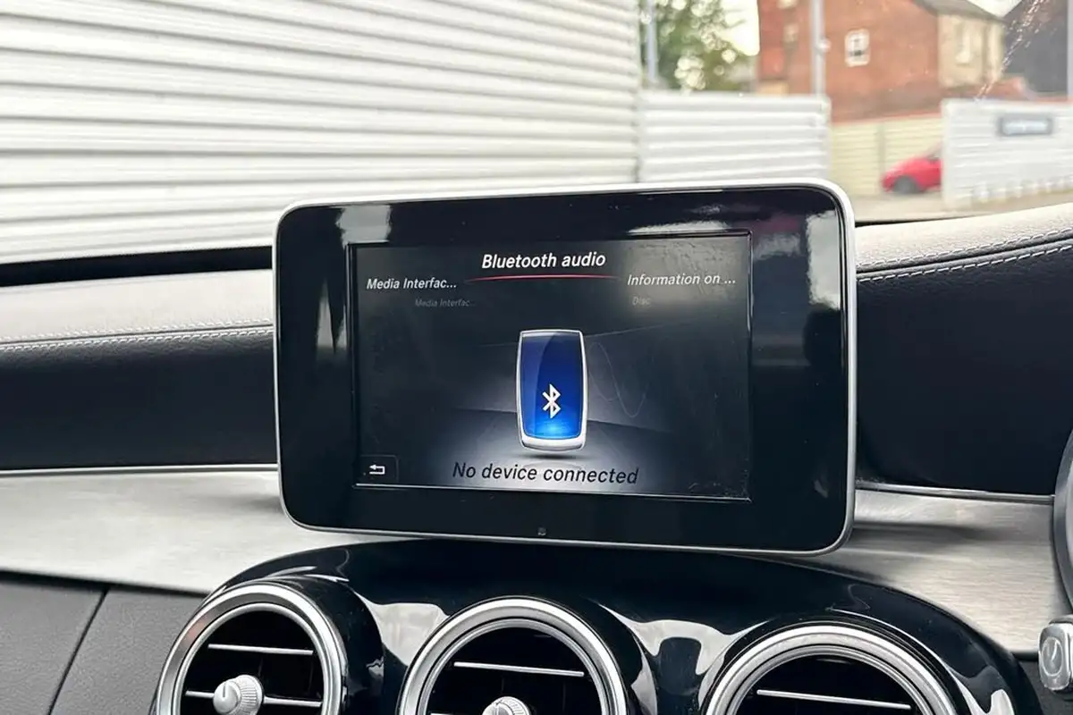 2015-mercedes-benz-c-class-20-c200-amg-line-184ps-ss-saloon-4d-7g-tronic-plus-big-36
