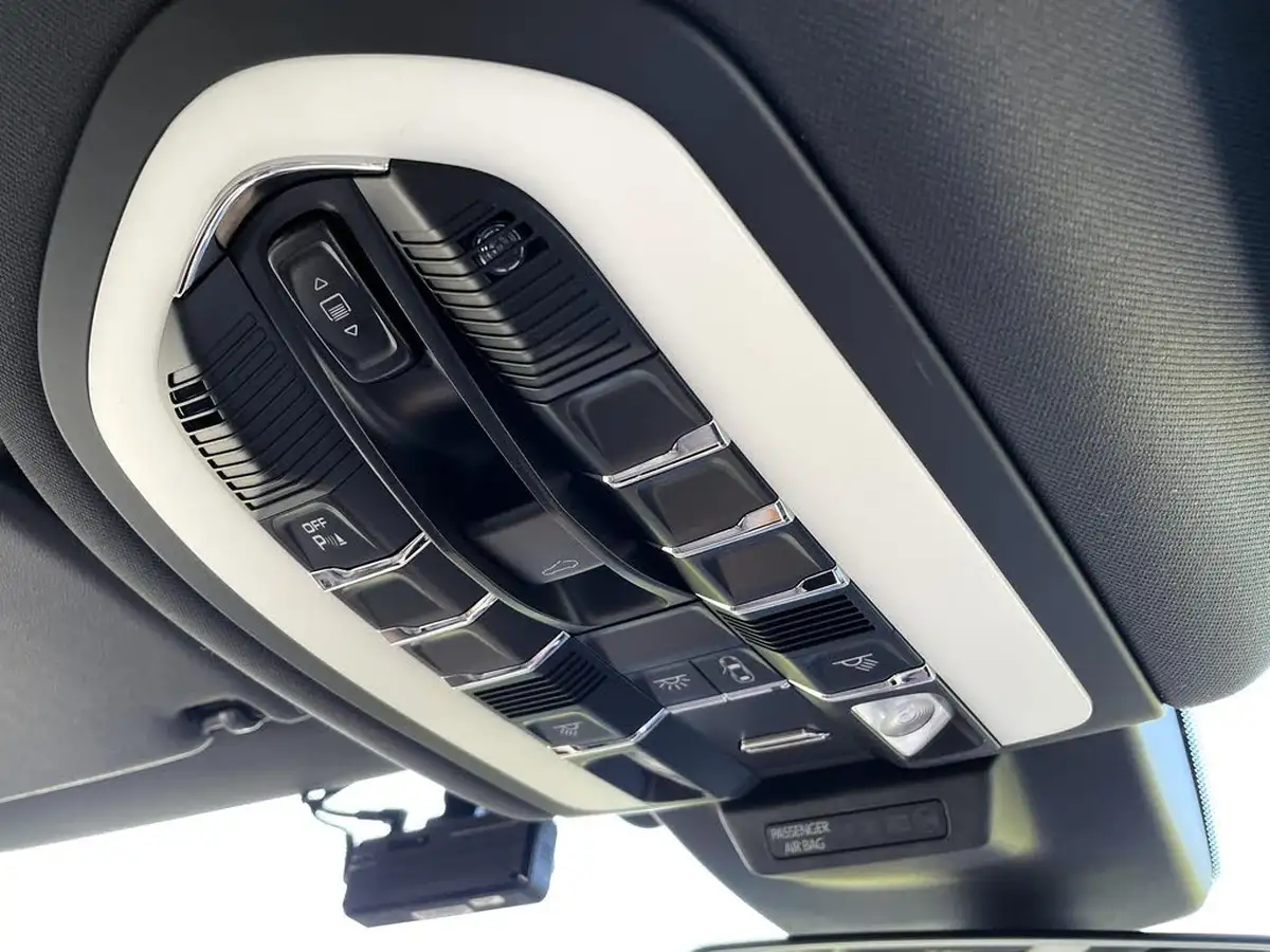 2021-porsche-macan-30-s-big-44