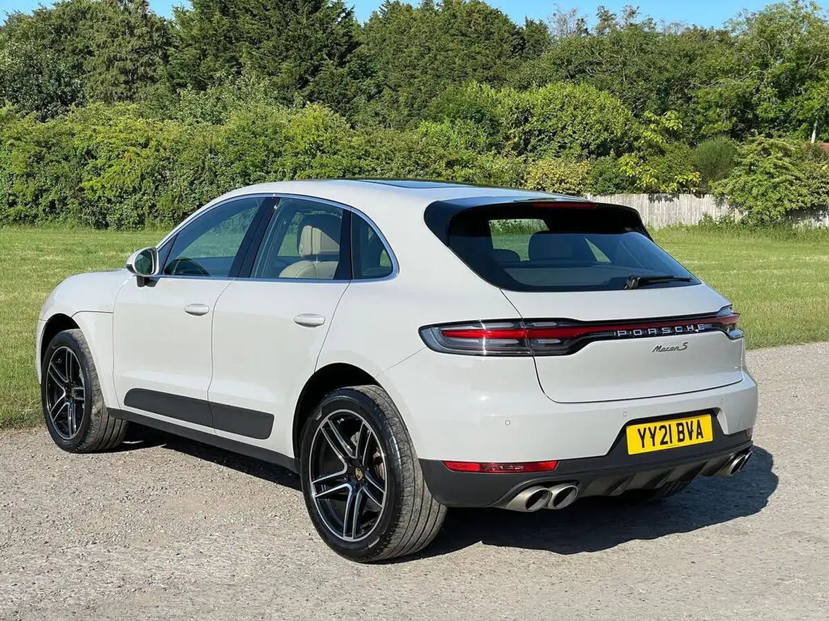 2021-porsche-macan-30-s-big-16