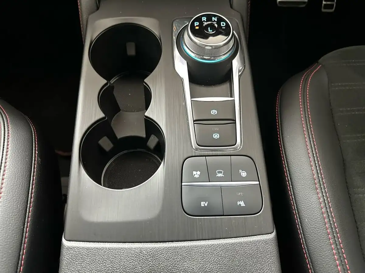 2023-ford-kuga-big-32