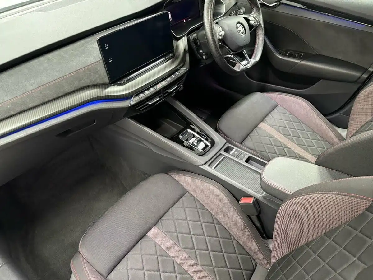 2021-skoda-octavia-20tdi-vrs-estate-big-9