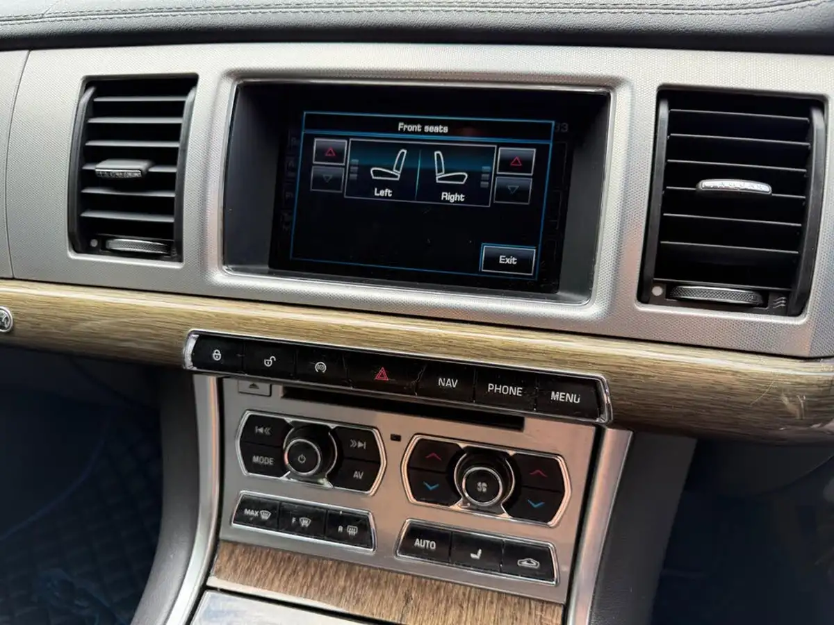 2013-jaguar-xf-22td-premium-luxury-200ps-ss-sportbrake-5d-auto-big-33