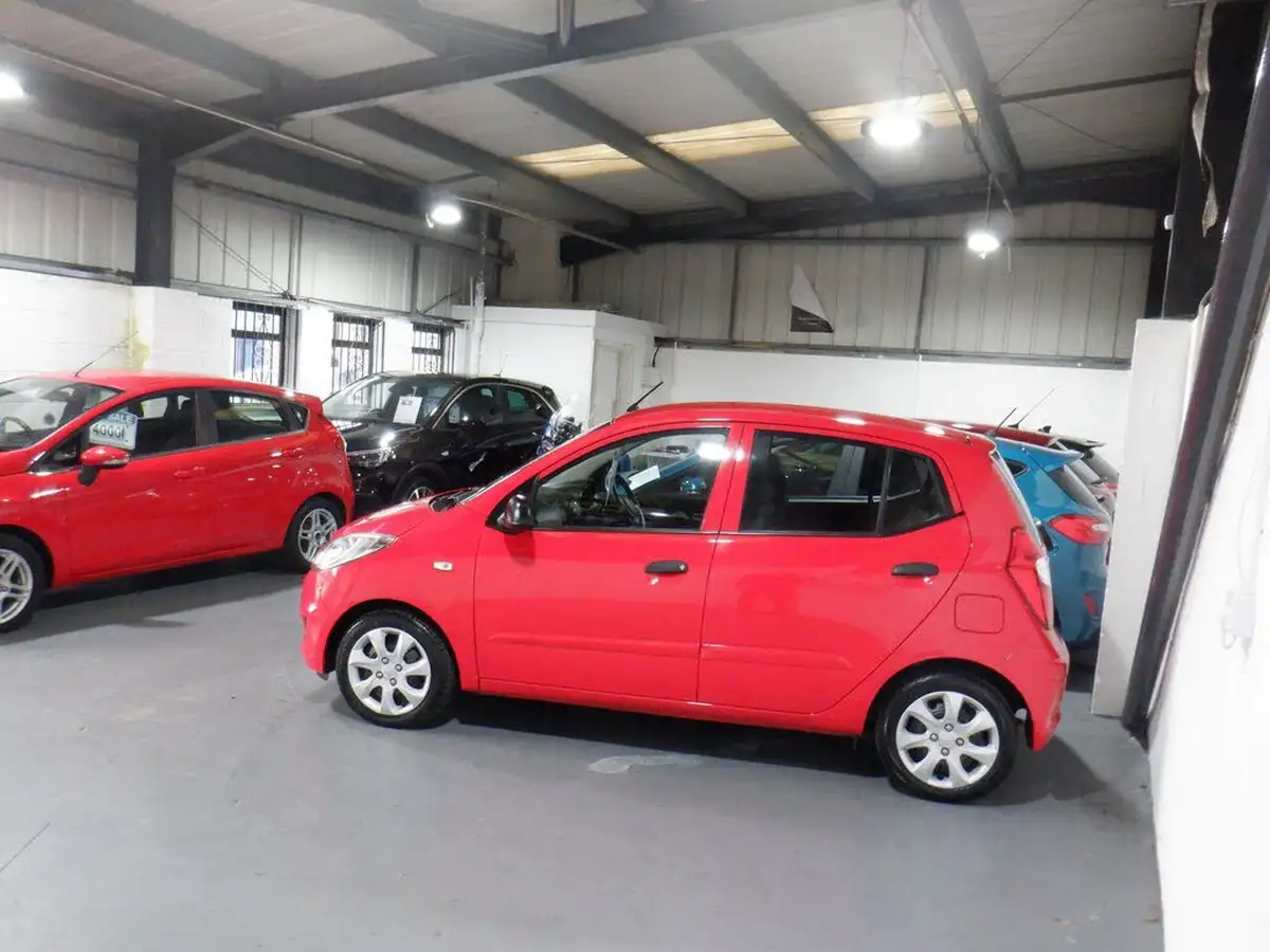 2012-hyundai-i10-12-classic-85bhp-big-3