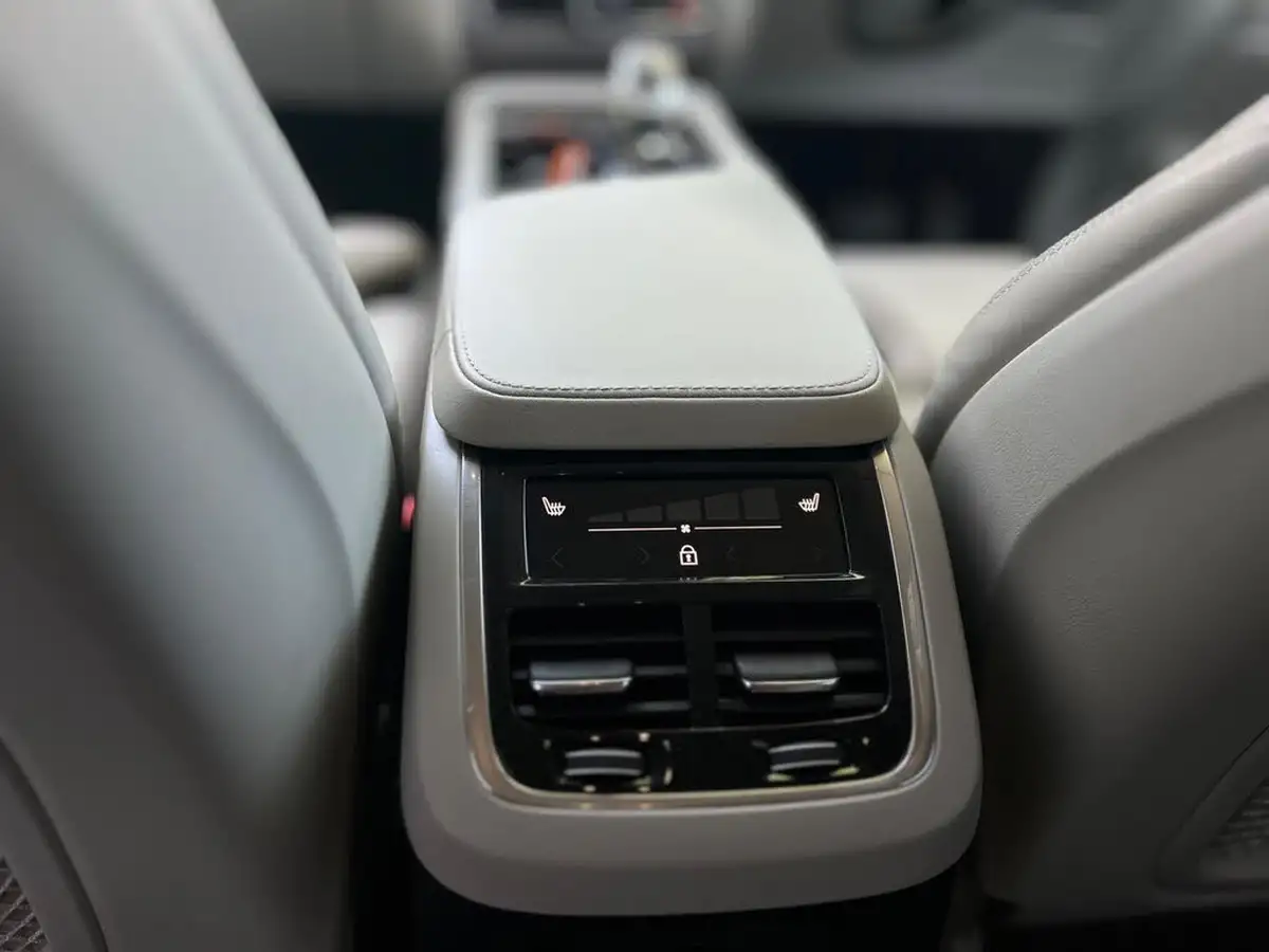 2021-volvo-xc90-20-t8-inscription-390bhp-big-10