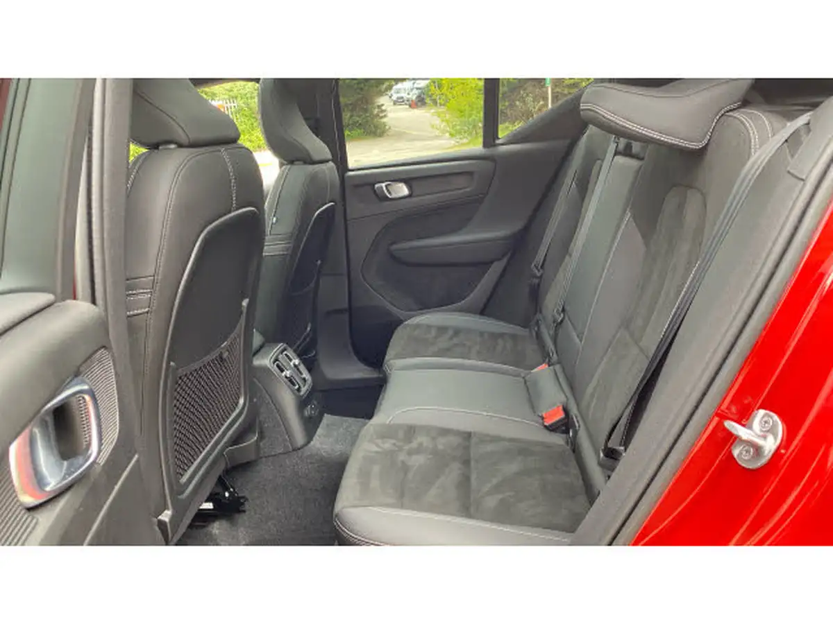 2023-volvo-xc40-15-t5-ultimate-bright-big-9