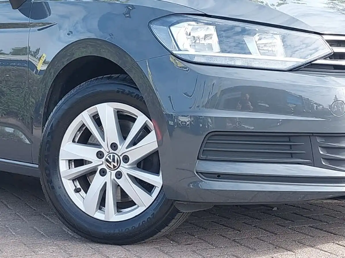 2022-volkswagen-touran-15-tsi-se-family-big-8