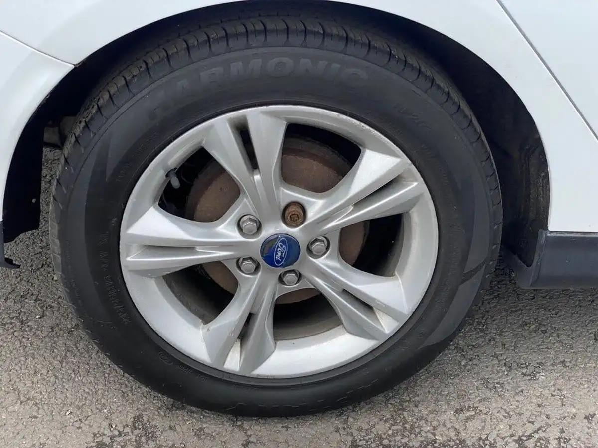2012-ford-focus-16-zetec-ti-vct-125ps-hatchback-big-25